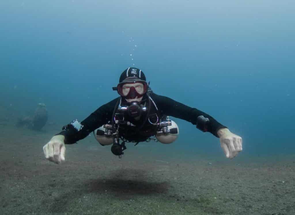 Divers like the one facing the camera may utilise sidemount tutorials to gain tips and tricks on various aspects of sidemount.