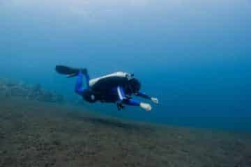 Technical diving student practising twinset skills during a shallow non-deco dive
